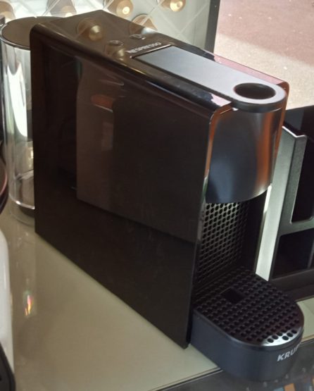 Expresso Nespresso Essenza KRUPS