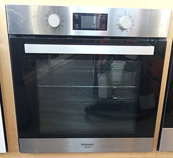 Four encastrable HOTPOINT