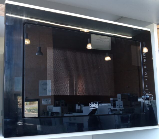 Four micro ondes encastrable BEKO